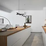 Santorini Hillside & 4* Pýrgos