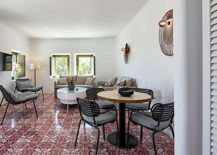 Santorini Hillside & Aparthotel 4*