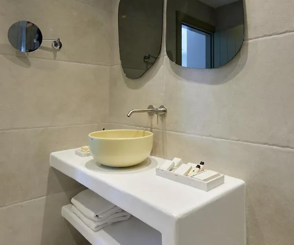 Santorini Hillside & 4* Pýrgos