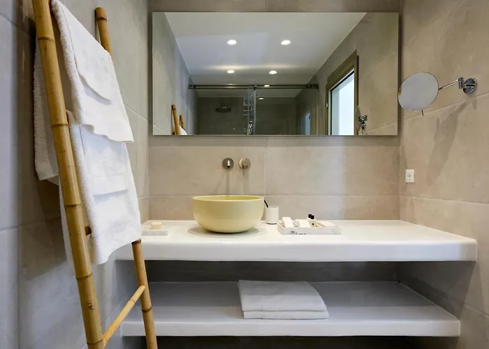 Santorini Hillside & Aparthotel Pýrgos