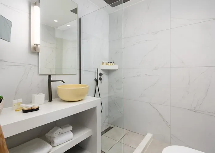 Santorini Hillside & Aparthotel Pýrgos