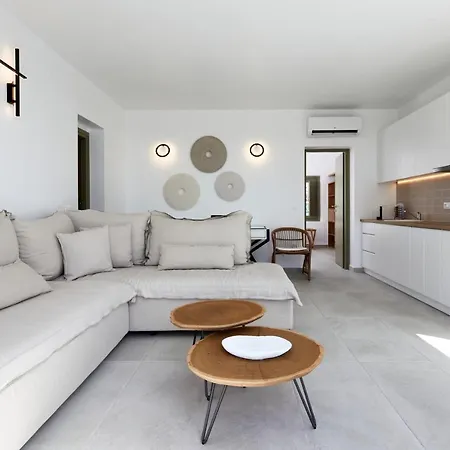 Santorini Hillside & Pýrgos