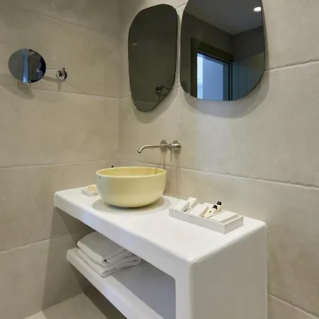 Santorini Hillside & 4* Pýrgos