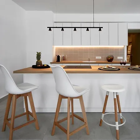 Santorini Hillside & Pýrgos