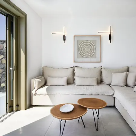 Santorini Hillside & Aparthotel Pýrgos