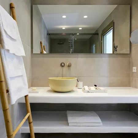 Santorini Hillside & Aparthotel Pýrgos