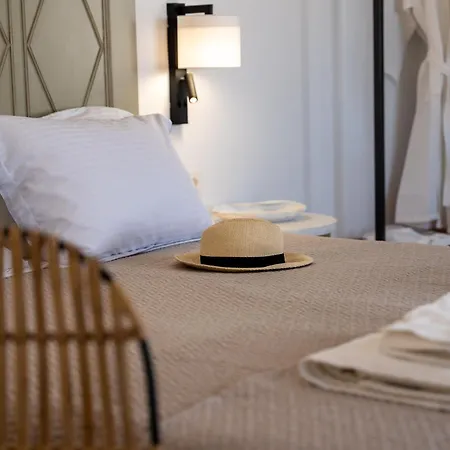 Santorini Hillside & Pýrgos