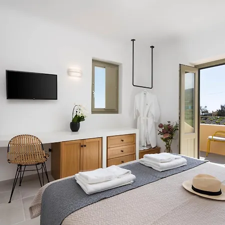 Santorini Hillside & Aparthotel Pýrgos