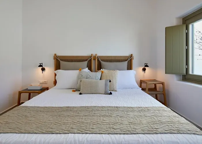 Santorini Hillside & 4*