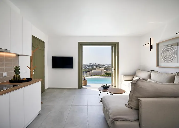 Santorini Hillside & 4* Pýrgos