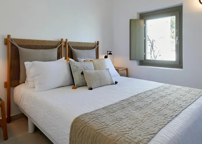 Santorini Hillside & 4*