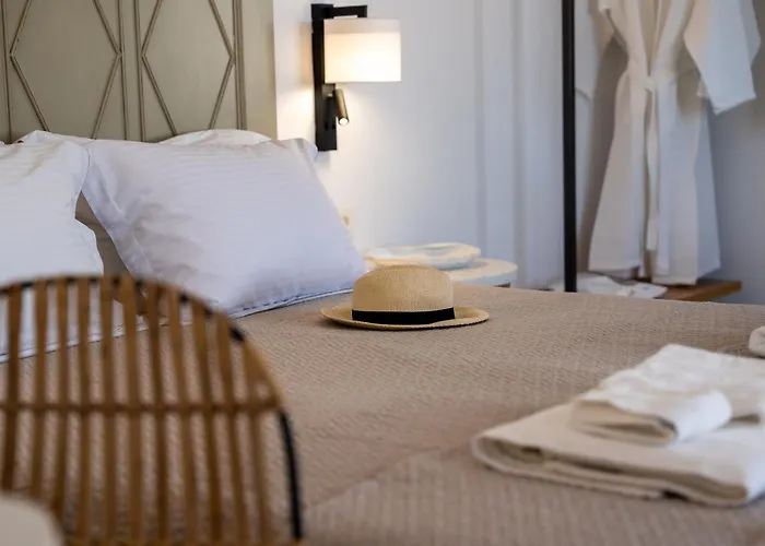 Santorini Hillside & Pýrgos