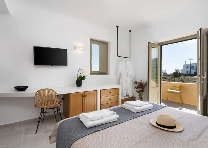 Santorini Hillside & Апарт-отель Пиргос