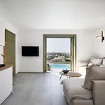 Santorini Hillside & 4* Pýrgos