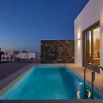 Santorini Hillside & Pýrgos
